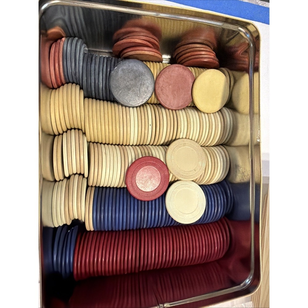 267 Lot Of VNTG 80 Clay And 187 Bakelite Poker Chips Beige Navy Red Las Vegas